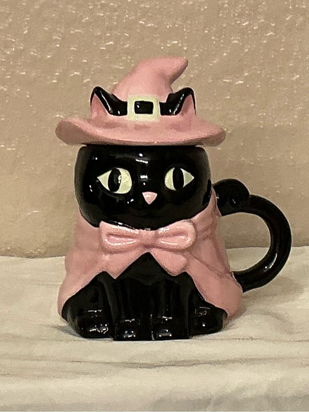 Black Cat Ceramic Mug with Pink Witch Cape & Witch Hat Lid. New